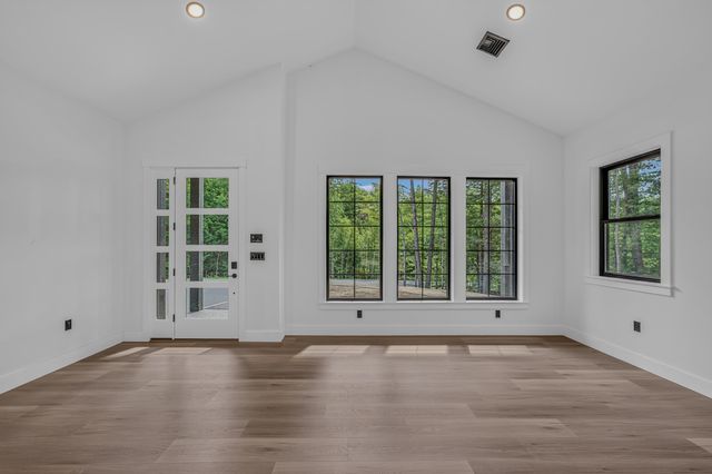106 Ski Lift Lane, Plymouth, NH 03264