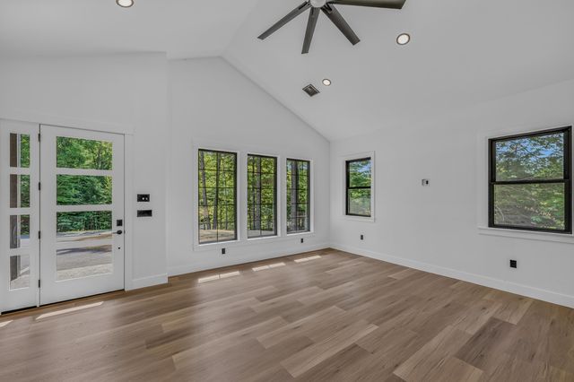 106 Ski Lift Lane, Plymouth, NH 03264
