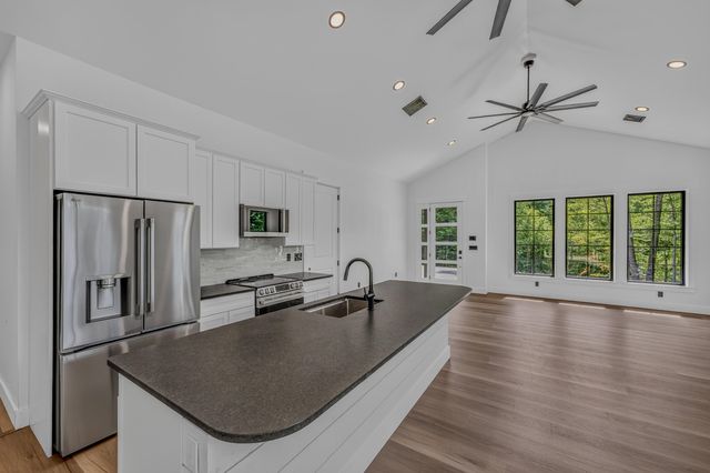 106 Ski Lift Lane, Plymouth, NH 03264