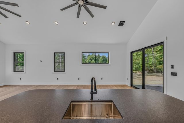 106 Ski Lift Lane, Plymouth, NH 03264