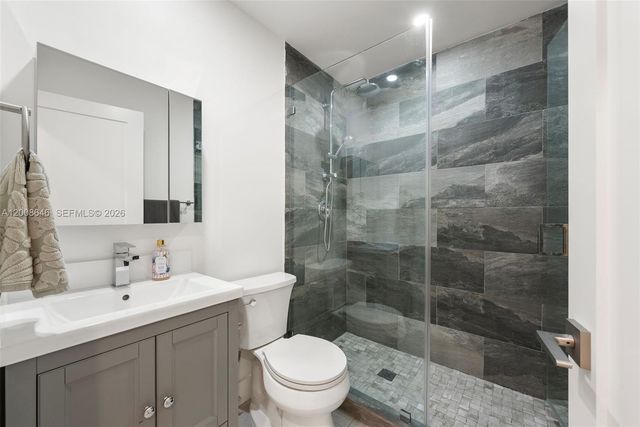 8220 SW 182nd St, Palmetto Bay, FL 33157