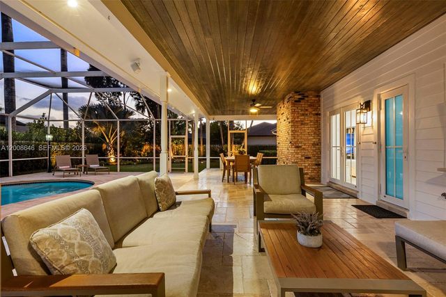 8220 SW 182nd St, Palmetto Bay, FL 33157