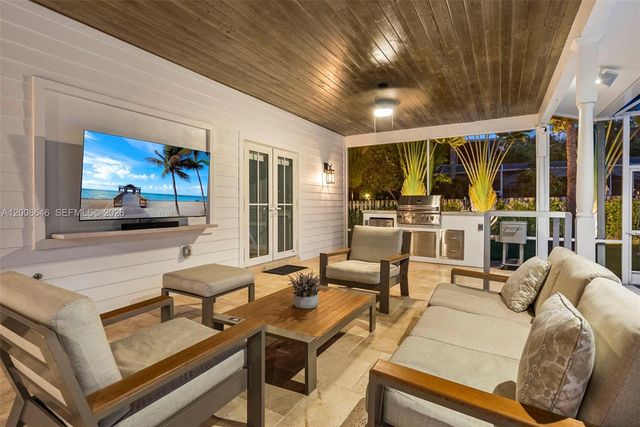 8220 SW 182nd St, Palmetto Bay, FL 33157