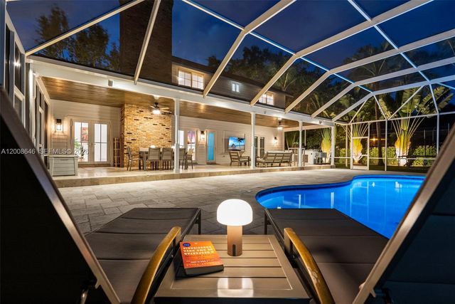 8220 SW 182nd St, Palmetto Bay, FL 33157