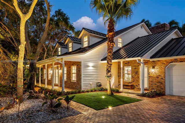 8220 SW 182nd St, Palmetto Bay, FL 33157