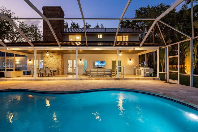 8220 SW 182nd St, Palmetto Bay, FL 33157