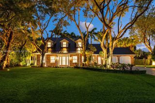 8220 SW 182nd St, Palmetto Bay, FL 33157