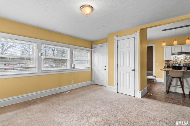 135 N STATE Street, Springfield, IL 62702