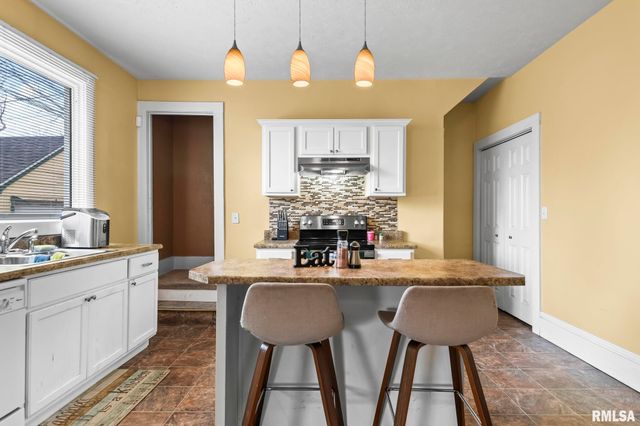 135 N STATE Street, Springfield, IL 62702