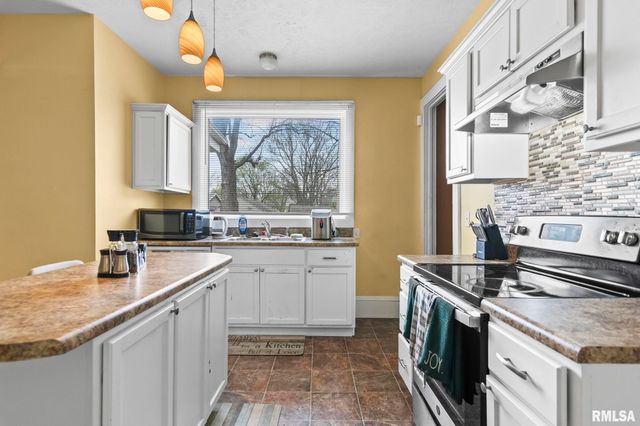 135 N STATE Street, Springfield, IL 62702