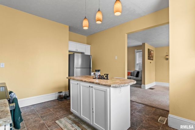 135 N STATE Street, Springfield, IL 62702