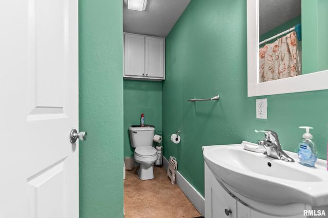 135 N STATE Street, Springfield, IL 62702