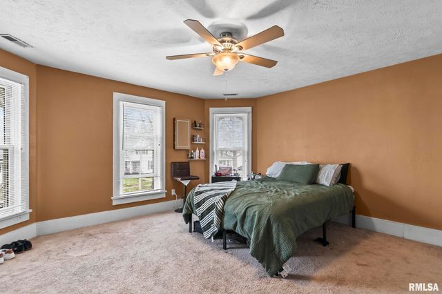 135 N STATE Street, Springfield, IL 62702