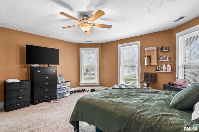 135 N STATE Street, Springfield, IL 62702