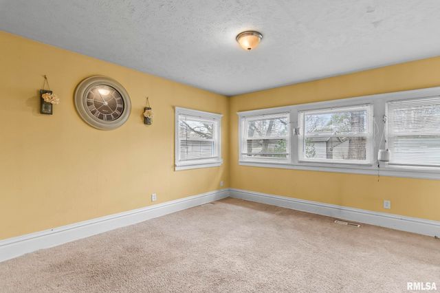 135 N STATE Street, Springfield, IL 62702