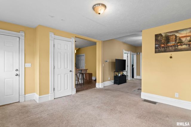 135 N STATE Street, Springfield, IL 62702