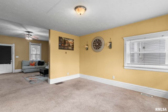 135 N STATE Street, Springfield, IL 62702