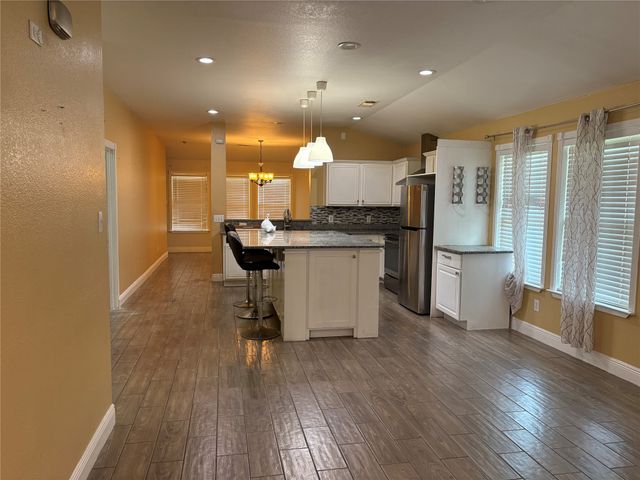 700 Stonedale Drive, Arlington, TX 76002