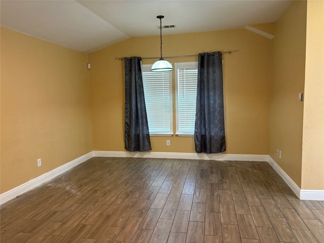 700 Stonedale Drive, Arlington, TX 76002