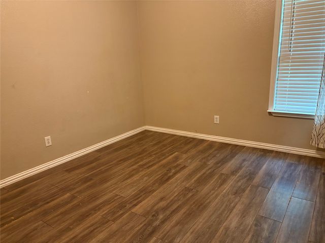 700 Stonedale Drive, Arlington, TX 76002