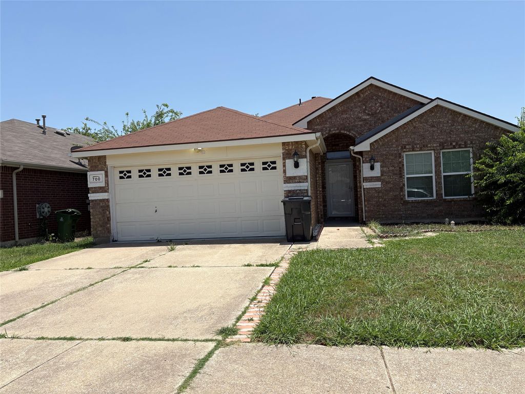 700 Stonedale Drive, Arlington, TX 76002