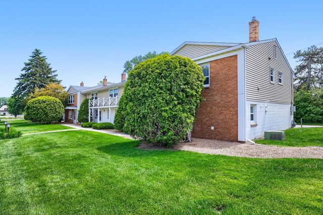 1366 Colonial Drive 1366, Roseville, MN 55113