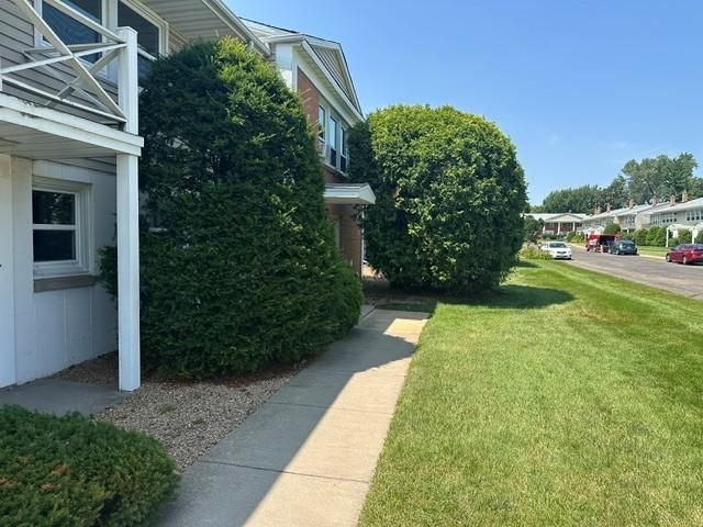 1366 Colonial Drive 1366, Roseville, MN 55113
