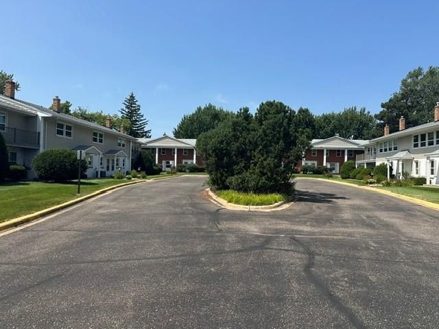 1366 Colonial Drive 1366, Roseville, MN 55113
