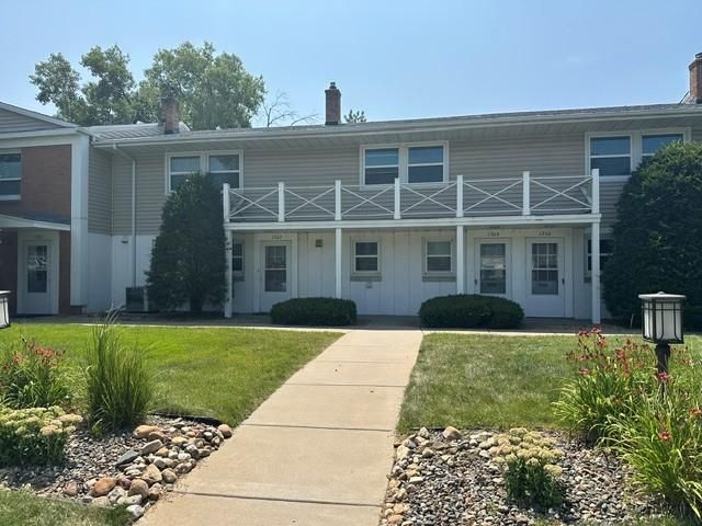 1366 Colonial Drive 1366, Roseville, MN 55113