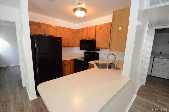 42803 Lilley Pointe Drive 139, Canton, MI 48187