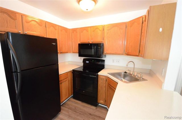 42803 Lilley Pointe Drive 139, Canton, MI 48187