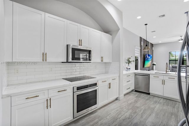 8348 NW 26th Ct, Cooper City, FL 33024