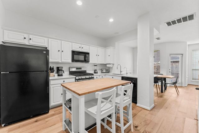 7 S Avonlea Circle, Spring, TX 77382