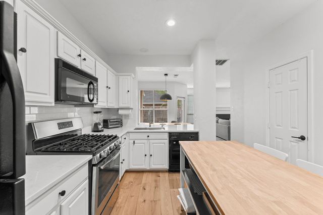 7 S Avonlea Circle, Spring, TX 77382