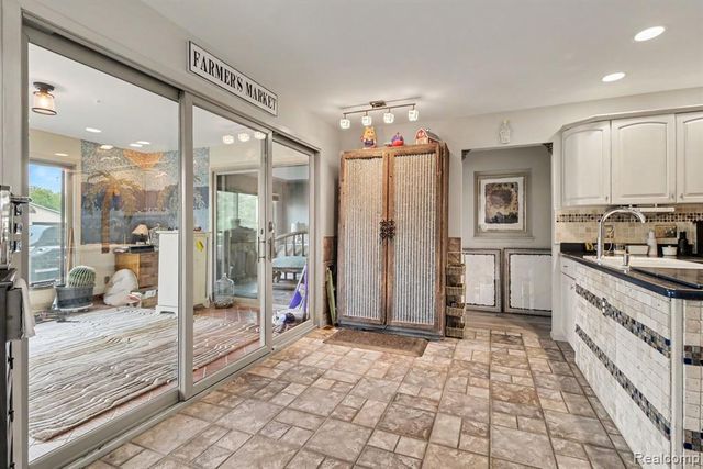 27800 Van Horn Road, New Boston, MI 48164
