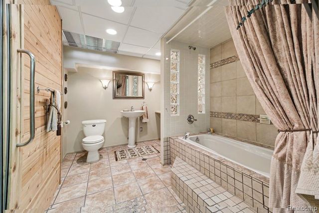 27800 Van Horn Road, New Boston, MI 48164