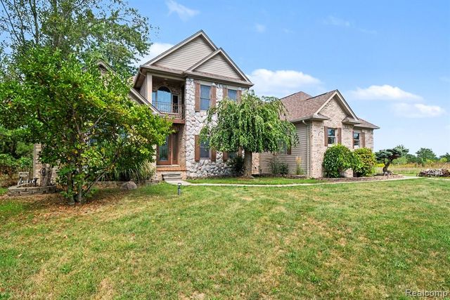 27800 Van Horn Road, New Boston, MI 48164