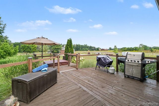 27800 Van Horn Road, New Boston, MI 48164
