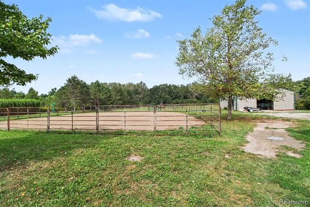 27800 Van Horn Road, New Boston, MI 48164