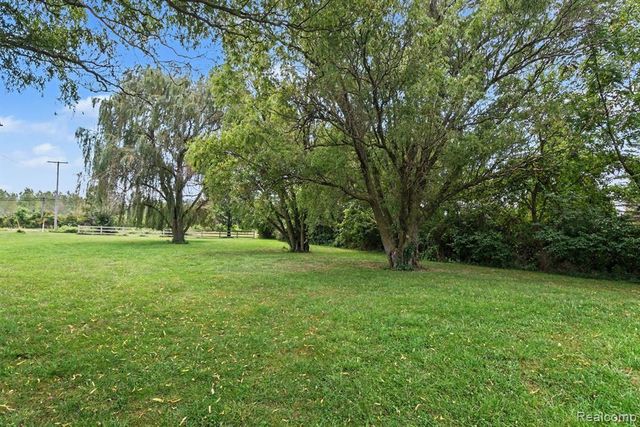 27800 Van Horn Road, New Boston, MI 48164