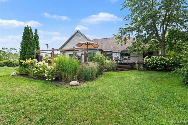 27800 Van Horn Road, New Boston, MI 48164