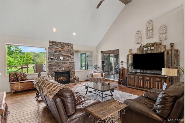 27800 Van Horn Road, New Boston, MI 48164