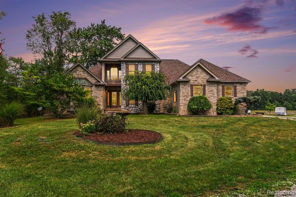 27800 Van Horn Road, New Boston, MI 48164