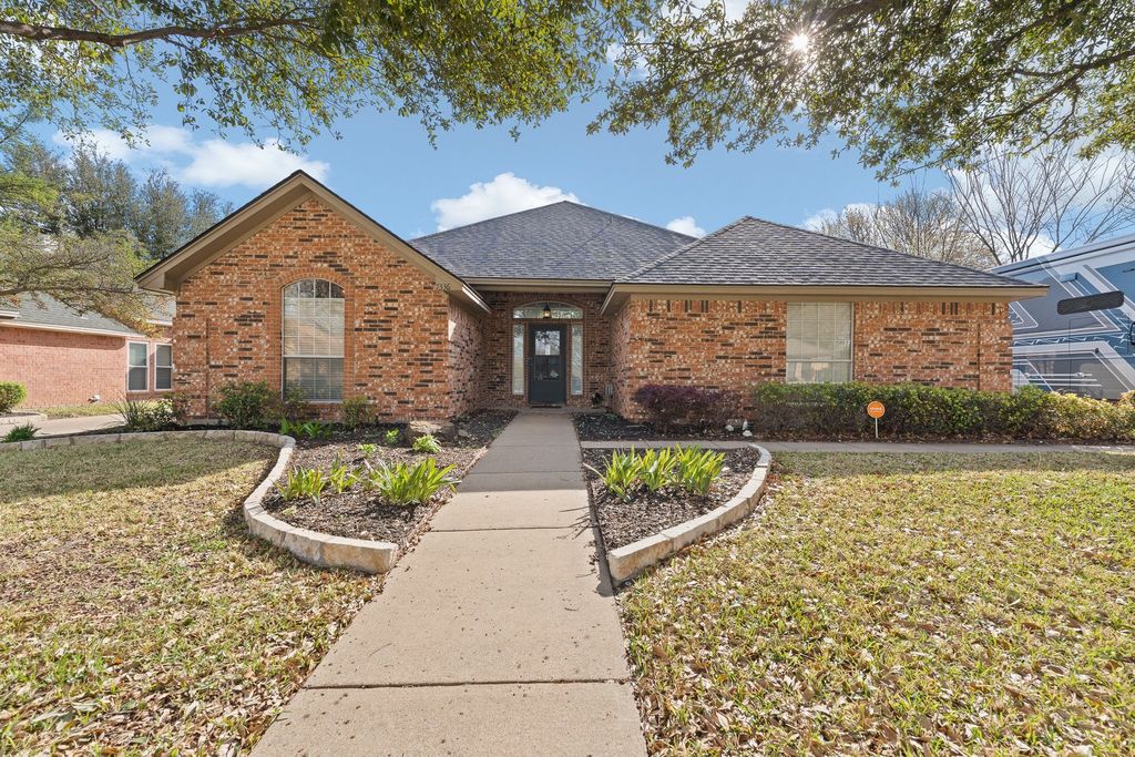 7336 Century Drive, North Richland Hills, TX 76182