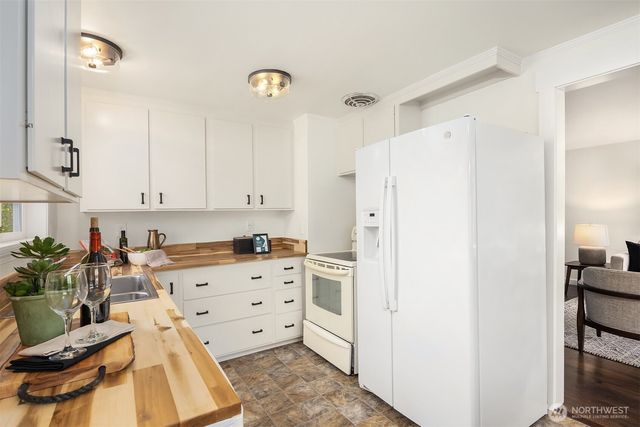 17563 12th Avenue NE, Shoreline, WA 98155