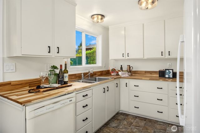 17563 12th Avenue NE, Shoreline, WA 98155