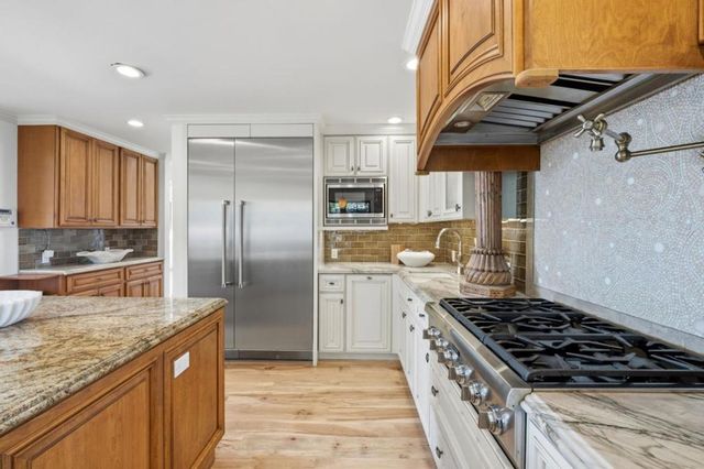 711 W California Way, Redwood City, CA 94062