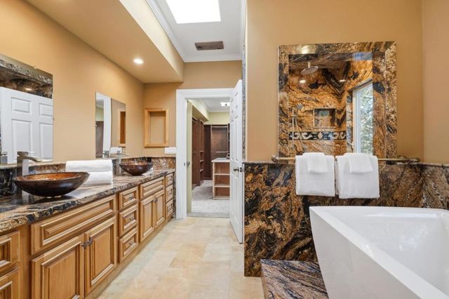 711 W California Way, Redwood City, CA 94062