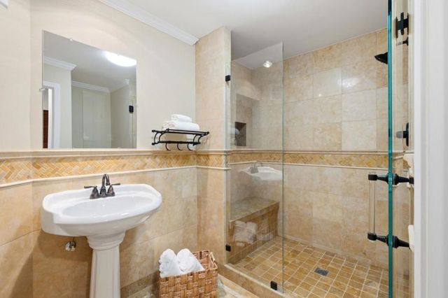 711 W California Way, Redwood City, CA 94062