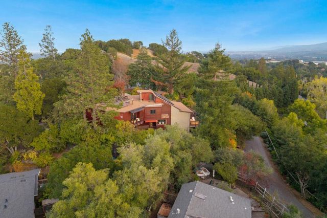 711 W California Way, Redwood City, CA 94062